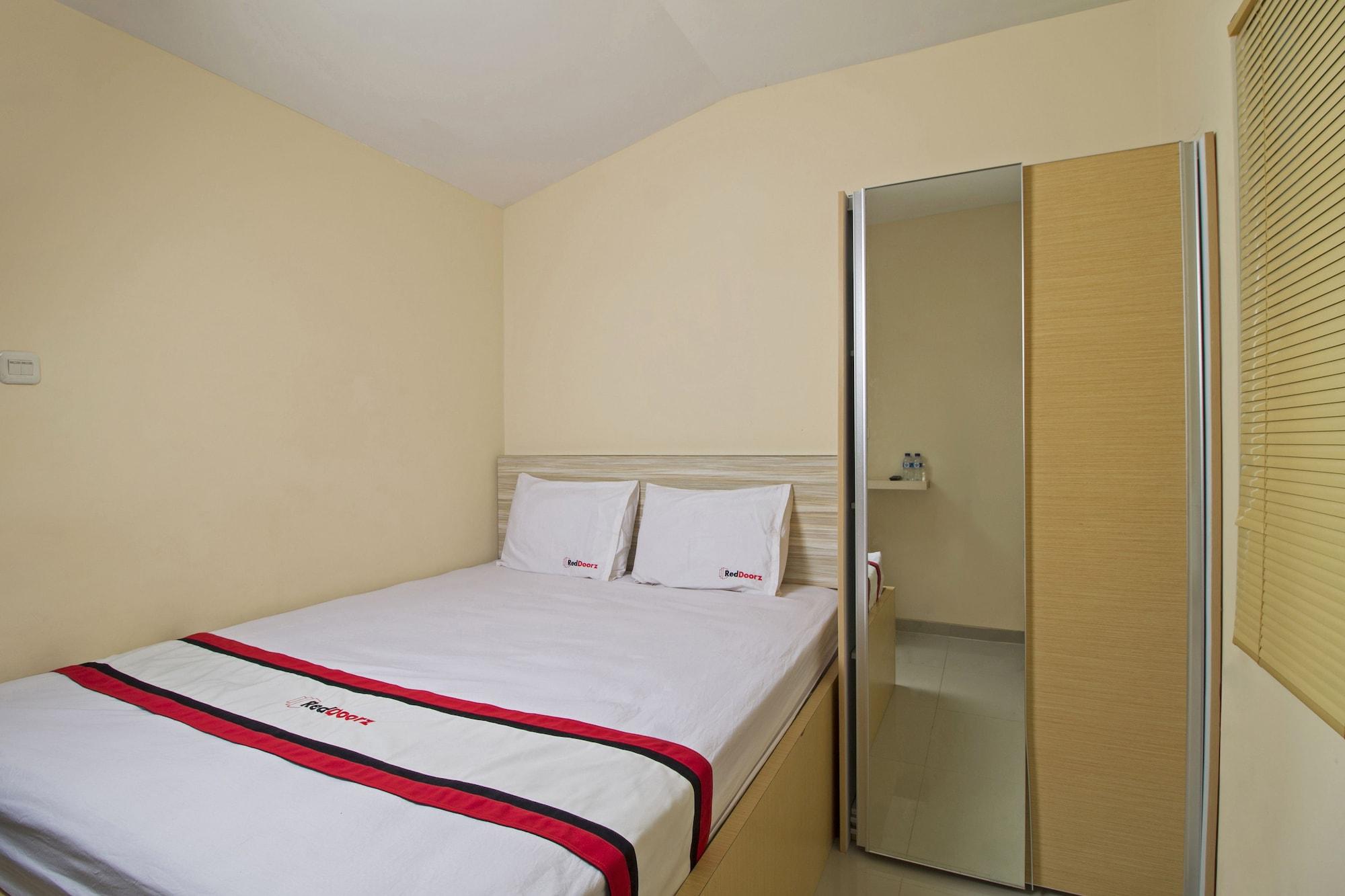 Reddoorz Plus @ Setiabudi Tengah Джакарта Экстерьер фото
