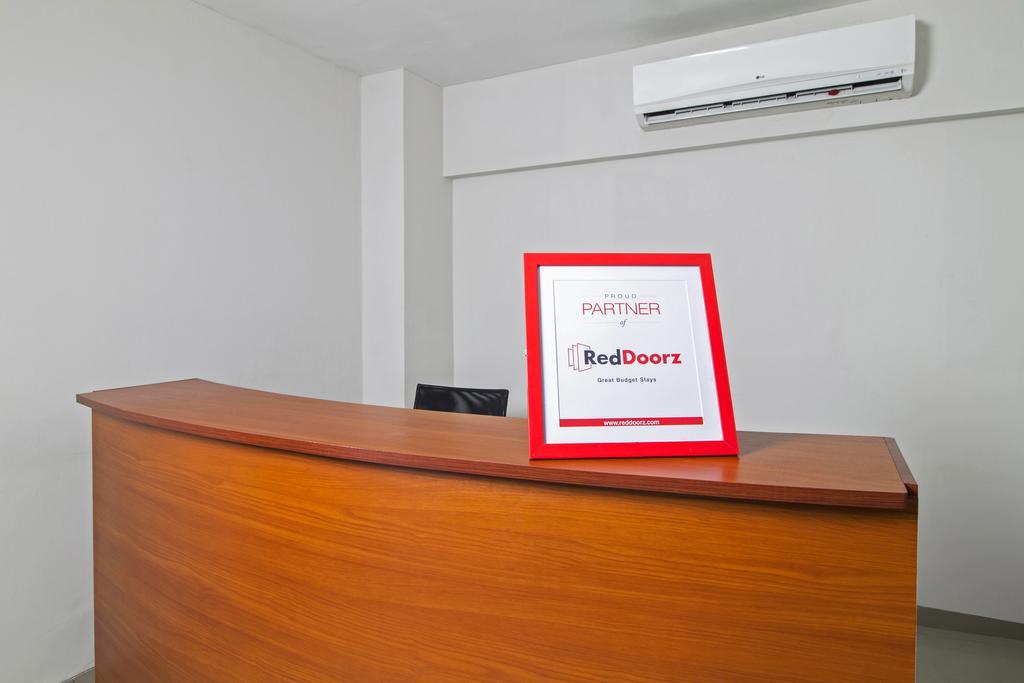 Reddoorz Plus @ Setiabudi Tengah Джакарта Экстерьер фото
