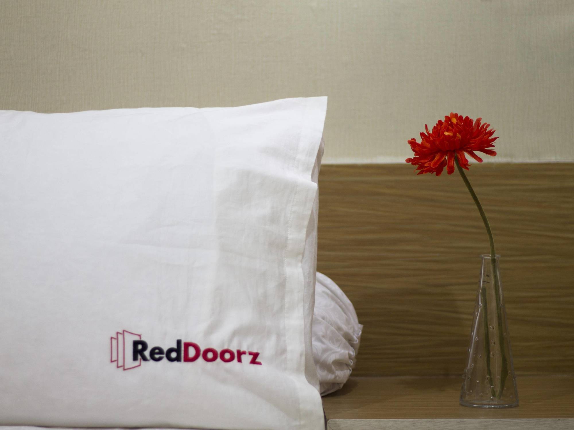 Reddoorz Plus @ Setiabudi Tengah Джакарта Экстерьер фото